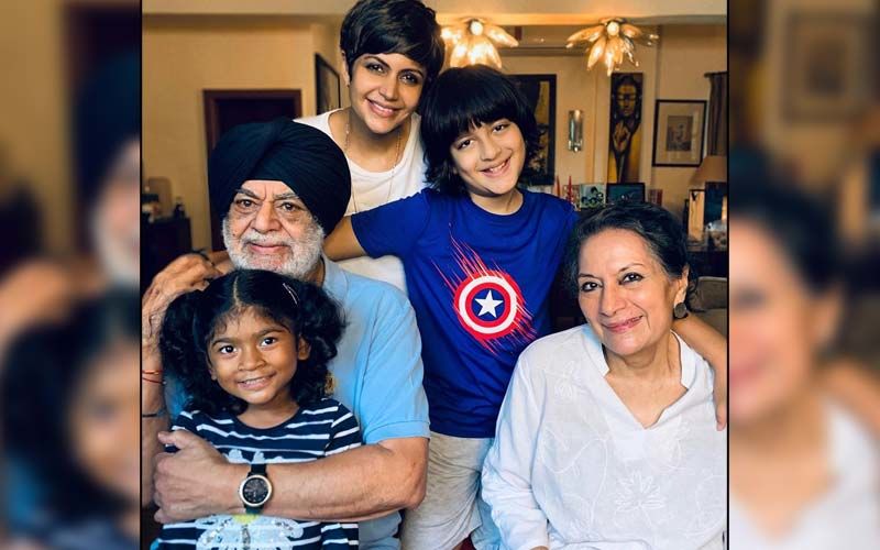 Mandira Bedi Is All Smiles As She Poses With Her Parents And Kids; Thanks Fans For Sending Love And Support After Husband Raj Kaushal's Demise