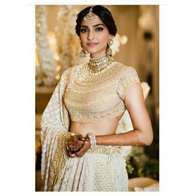 Sonam Kapoor Mehndi Outfit