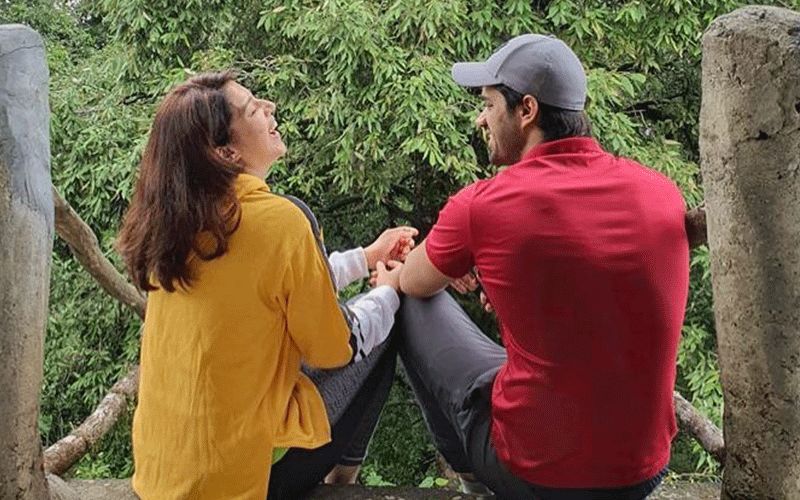 Mehreen Pirzada Shares A Picture With Beau Bhavya Bishnoi; Sets Wedding Fashion Goals