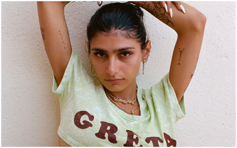 Mia Khalifa Goes Braless Ex Pornhub Star Looks Irresistible As She