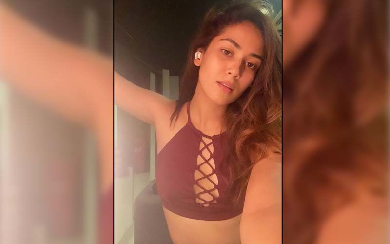 Mira Rajput Flaunts Her 'Sohfit Glow'; Drops A Post Workout Mirror Selfie And Asks Fans 'Did You Stretch?'