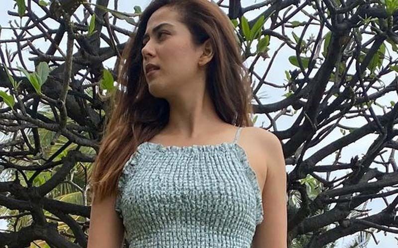 Mira Rajput Shares A Mesmerizing Photo Of Her While Walking; Says 'My Bad Habits Lead To You'