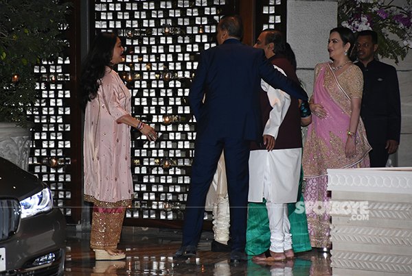 Mukesh And Anil Along With Their Respective Spouses Nita Ambani And Tina Ambani