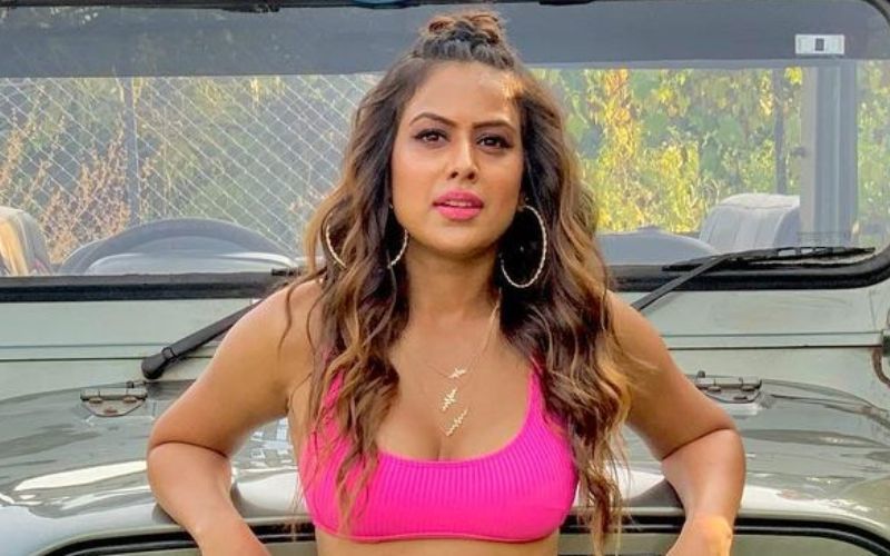 Jamai Raja Star Nia Sharma Is A Complete Seductress, Strolls Down The Beach In A Pretty Pink Bikini – VIDEO
