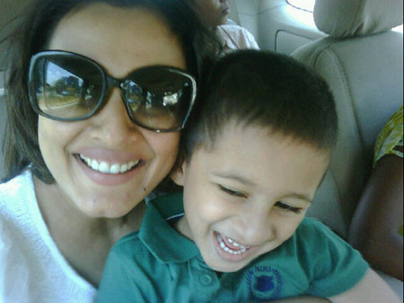 namrata shirodkar with her son