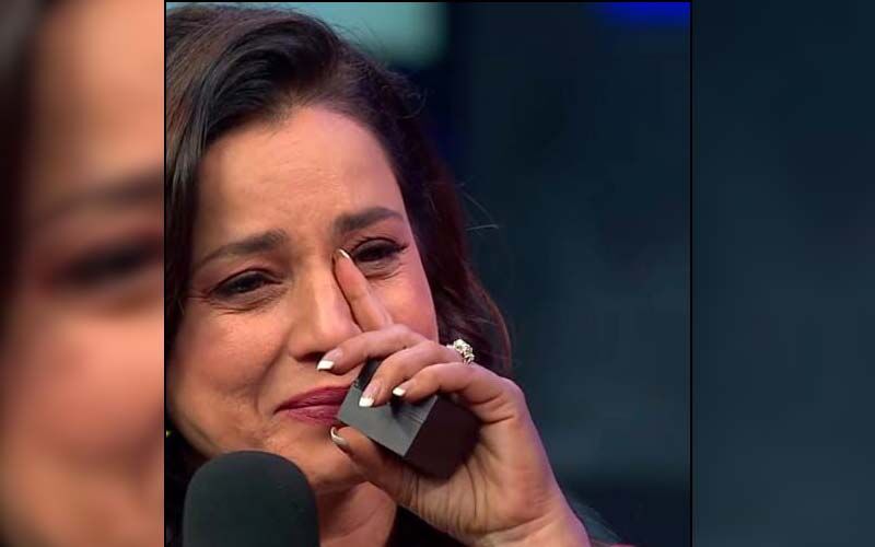 India's Best Dancer: Neelam Kothari Breaks Down In Tears On Stage While Remembering Her Late Father -WATCH VIDEO