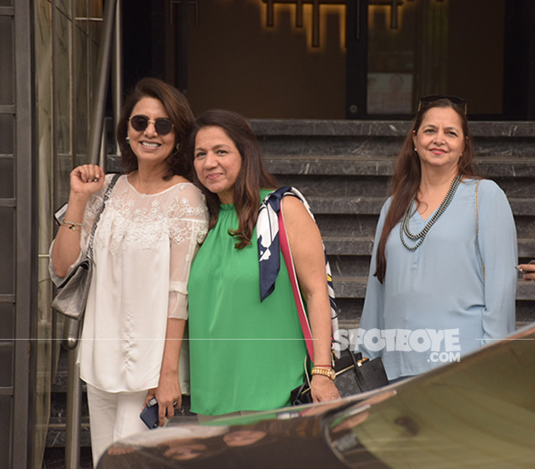 Neetu Kapoor With Her Close Friends