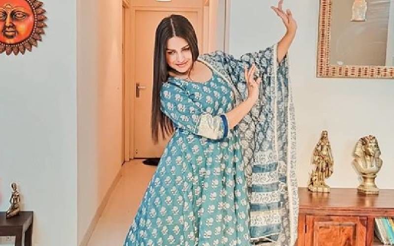 BB 13 Star Himanshi Khurana Expresses Her Love For Dancing; 'I Can’t Sit Straight When I’m Sad And I Dance When I’m Happy'