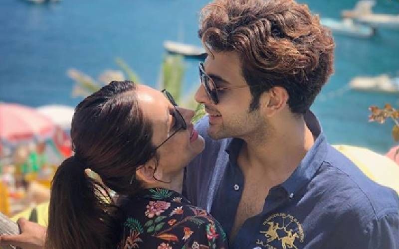 What Break Up? Anusha Dandekar And Karan Kundrra Are Very Much Together And Have Some Tips On Virtual Dating To Share With Couples