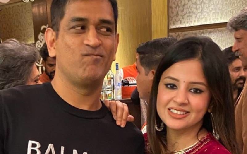 MS Dhoni's Wife Sakshi Is Missing IPL 2020; Pens A Poem Comparing Flowers Marigold To CSK Jersey, Purple Queen To KKR And More
