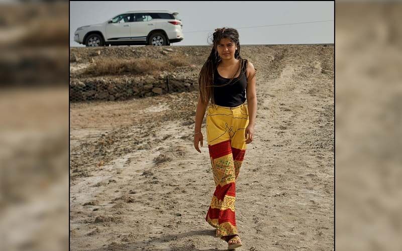 Taarak Mehta Ka Ooltah Chashmah's Sonu AKA Nidhi Bhanushali's Black Top And Printed Yellow Bottoms Look Invites Trolls; Netizen Says, 'Plz Be In Your Culture'