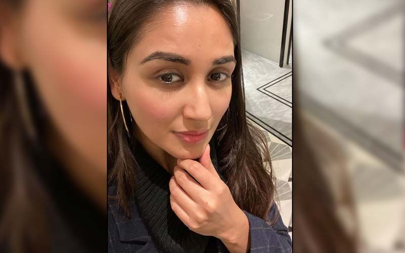 Nikita Dutta Shares Traumatic Experience Of Bike Thieves Snatching Her Phone; 'I'm Scared To Step Out And Go For A Walk'