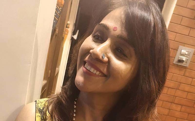 Navratri 2020: Filmmaker Manjiri Oak Flaunts Her Pujo Collection