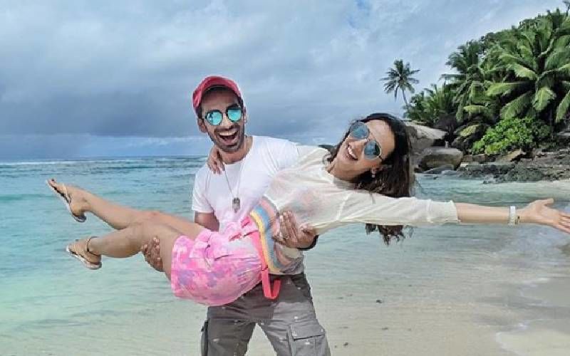Sanaya Irani And Mohit Sehgal First Wanted To Have A Court Marriage; Here's How They Ended Up Having A Beach Wedding