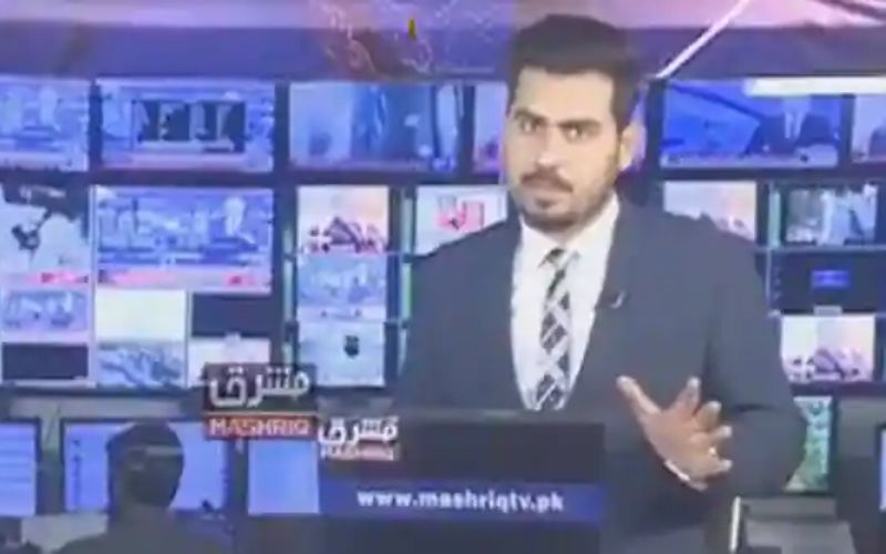 VIRAL! Pakistan TV Anchor Keeps His Calm And Continues Live Show As Camera Trembles Amid Jolts Of Earthquake-WATCH VIDEO