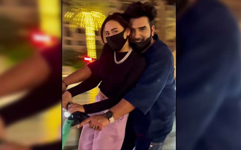 Paras Chhabra And Mahira Sharma Look Happy As They Ride An Electric Mini-Scooter In Dubai; PaHira Fans Call Them 'Cutest Of All' -WATCH VIDEO