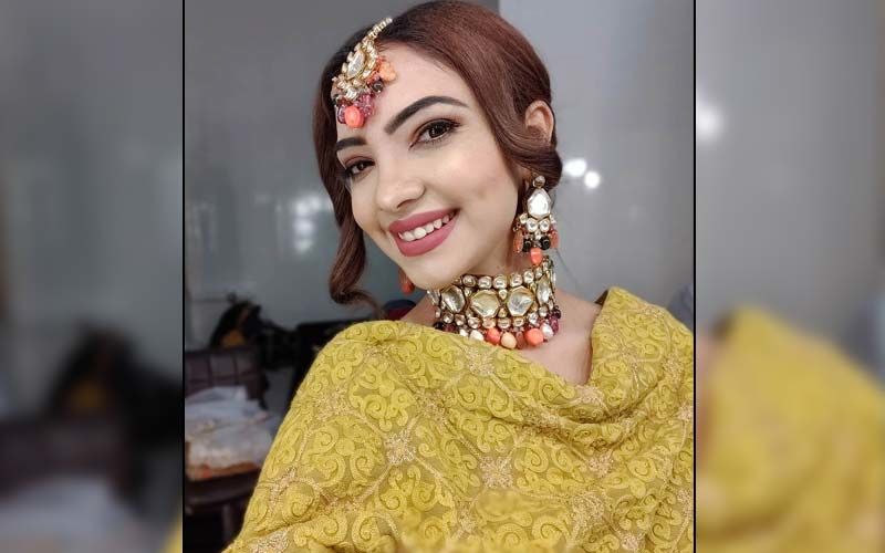 Kumkum Bhagya's Pooja Banerjee Opens Up About Shoots Of TV Shows Coming To A Halt; Says 'Entertainment Industry Will Surely Face A Loss'