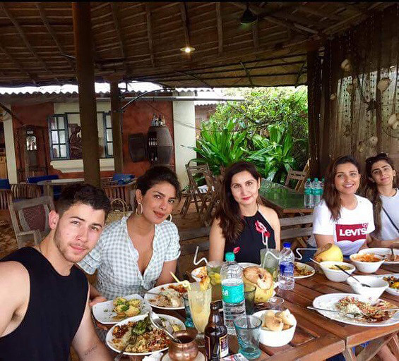 Priyanka Chopra And Nick Jonas Enjoying Lunch