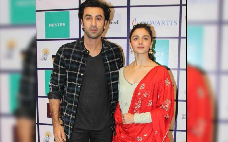 Lovebirds Alia Bhatt And Ranbir Kapoor Are All Smiles In Unseen Photo With A Fan From Their Vacay-Pic Inside