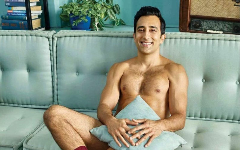 Rahul Khanna Goes Nearly-NUDE, Covering Only His Modesty! Receives Mixed Reaction From Netizens; Fans Say ‘OMG! Soooo Hot!’