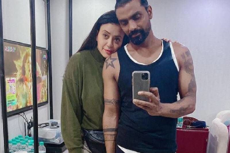 Remo D'Souza Dances With Feet After Suffering A Heart Attack; Wife Lizelle Shares Glimpses Of The Recovering Choreographer From The Hospital - WATCH