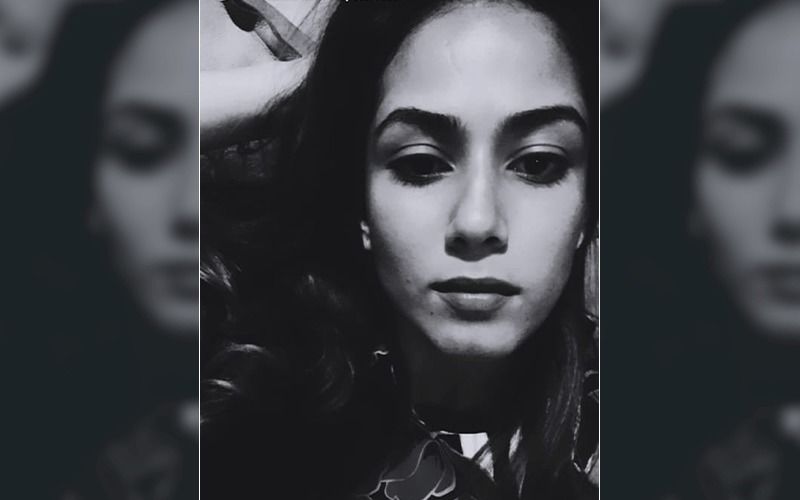 Mira Rajput's Late Night Selfie Is Gorgeous Enough To Make Men Go Weak In Knees
