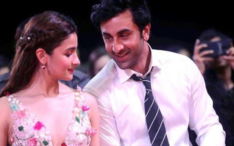 Alia Bhatt Has Her Picture With Ranbir Kapoor As Screensaver On Phone; If This Is Not Love Then What Is?
