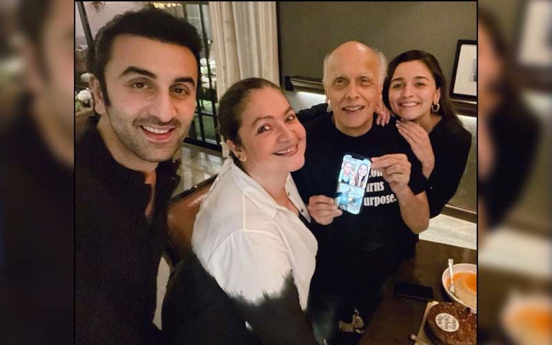 Ranbir Kapoor Joins Girlfriend Alia Bhatt And Pooja Bhatt For Mahesh Bhatt's Midnight Birthday Celebration; Soni Razdan And Shaheen Attend The Party Virtually