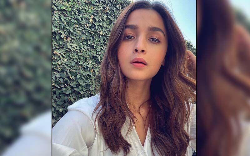 Who Is 'Edward Bhai'? Alia Bhatt Looks Beautiful As She Poses With THIS Special Friend In New Photos For Gangubai Kathiawadi Promotions
