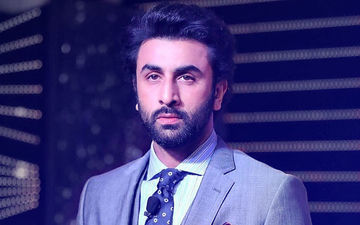 Ranbir Kapoor HELPS His Fans As They Fall Down After Seeing Brahmastra Actor; Netizens Say, ‘Enough Internet For The Day’ 