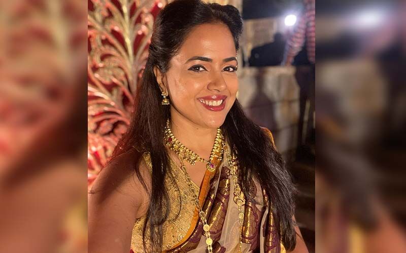 OMG! Sameera Reddy Looks BREATHTAKING As She Wears Her Wedding Saree After 8-Years, Shares Pic With Husband Akshai Varde!