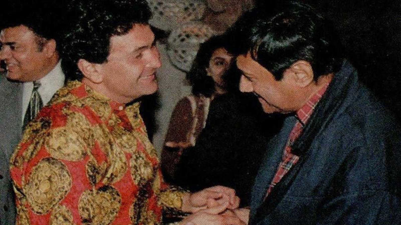 Rishi Kapoor Shares Picture Of Him With Veteran Actor Dev Anand On His Birth Anniversary; Says He Was Young At Heart