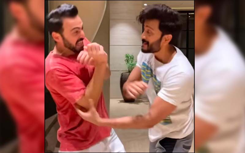 Riteish Deshmukh Takes Revenge On Ayaz Khan For Slapping Genelia D'Souza In Jaane Tu Ya Jaane Na; Ayaz Asks, 'Will This Hate Ever Stop?' -WATCH