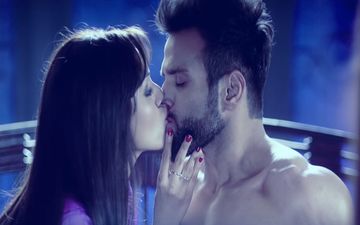 अल्ट बालाजी की नई वेब सीरिज X.X.X से ऋत्विक धंजानी और कायरा दत्त ने शेयर किया बेहद ही बोल्ड वीडियो
