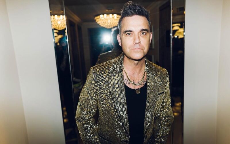 Robbie Williams Finally SELLS Countryside Mansion For A Jaw-Dropping Price-Deets Below!