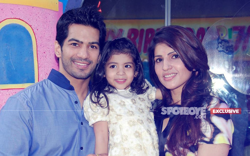 Amit Tandon Flies Off To The US With Daughter, Ruby Waits In Dubai For Final Hearing