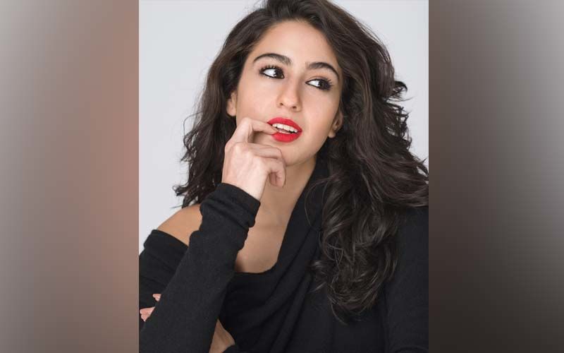 Try Step By Step Guide To Ace Sara Ali Khan's Fresh, Rosy Makeup At Home In Just 15 Minutes