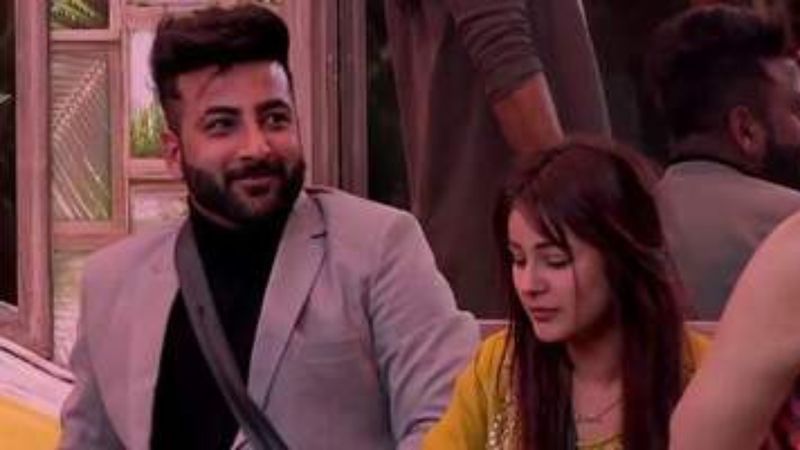 Mujhse Shaadi Karoge: Shehnaaz Gill Goes ‘Paagal’ After Packing Up; Brother Shehbaaz Joins The Madness – VIDEO