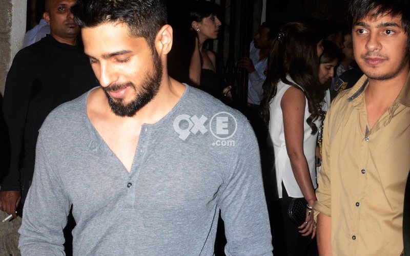 Exclusive | Sidharth Malhotra Enjoys A Night Out