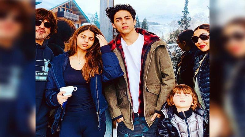 Shah Rukh Khan Believes He And Gauri Khan Are Best At Making Some Really Good Kids; Shares A ‘La Familia’ Pic