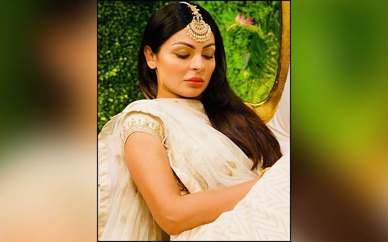 Neeru Bajwa Spends Quality Time With Her Family; Shares Pic On Instagram