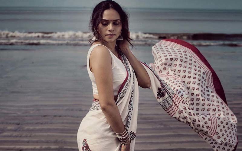 Amruta Khanvilkar's Graceful Saree Photoshoot On The Beach Of Mumbai Is Truly Mesmerizing