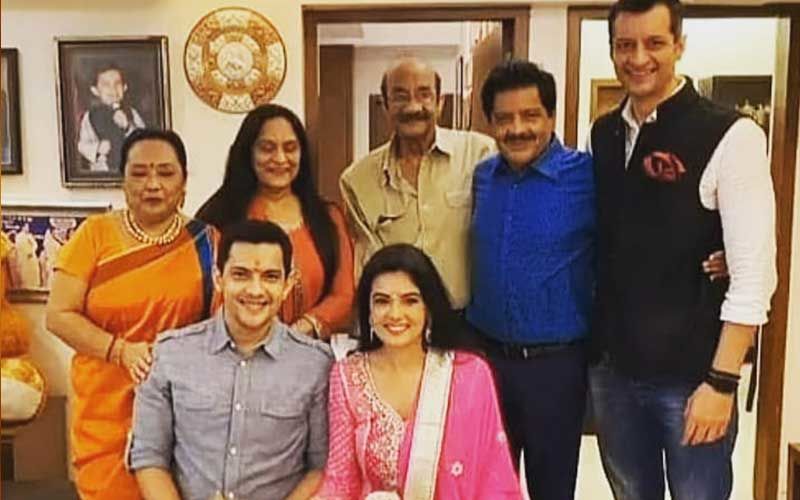 Aditya Narayan And Shweta Agarwal’s UNSEEN Pic From Roka Ceremony Is Adorbs; Couple Poses With Family As They Kick-Start Wedding Festivities