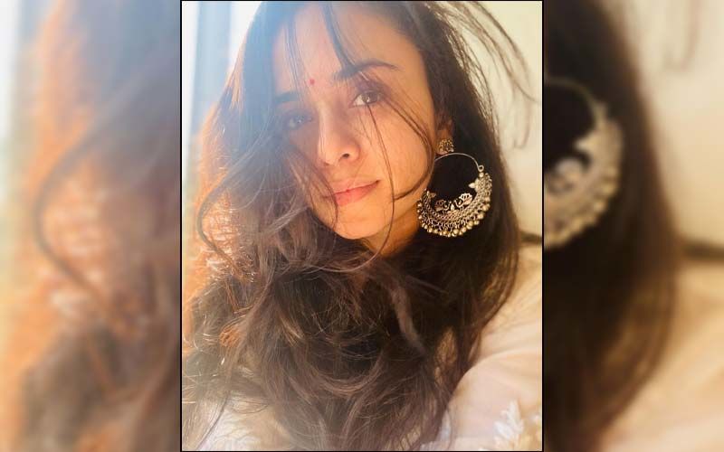 Amruta Khanvilkar Proves Yet Again She Is The Glamorous Diva Who Slays The Fashion Game