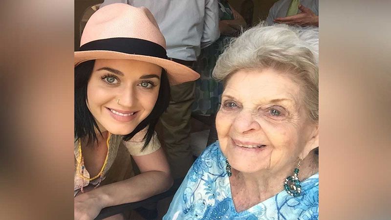 Katy Perry Told Her Dying Grandma That She Is Pregnant And Her Reaction Will Melt Your Heart-VIDEO