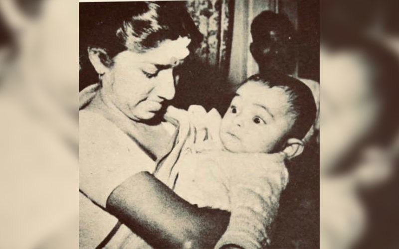 Lata Mangeshkar Tweets Her Picture Holding Baby Rishi Kapoor Write A Teary-Eyed Eulogy