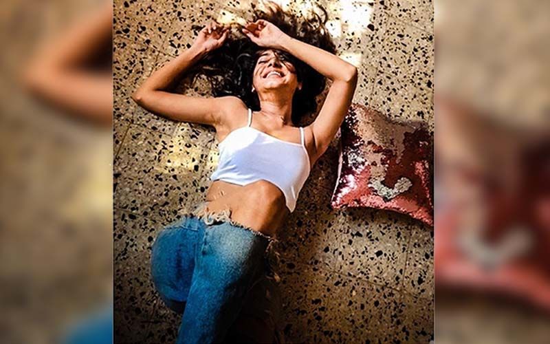 Adham Star Gauri Nalawde Flaunts Her Perfectly Toned Body In A Spaghetti  Tank Top
