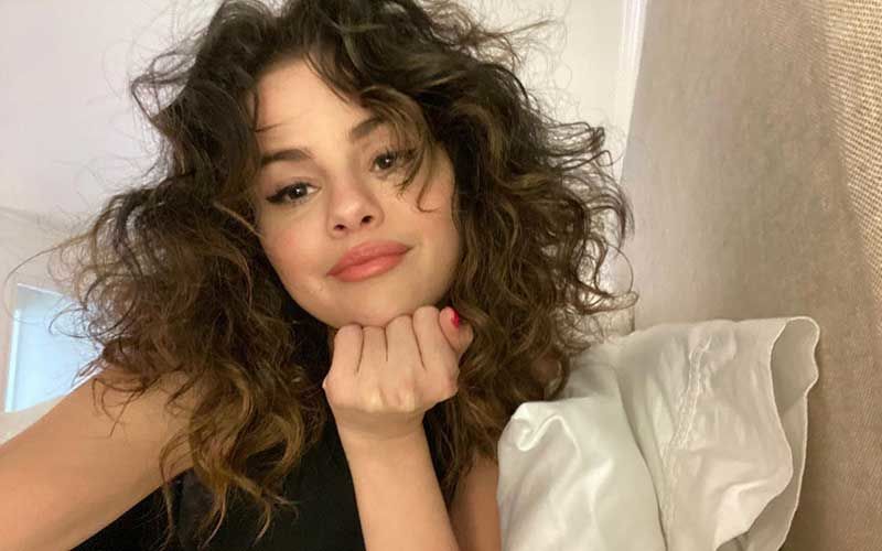 Selena Gomez Puts Make-Up On Amid Lockdown As She Had An Urge; Reveals Her Papa Said ‘Why Do You Look Like That?’