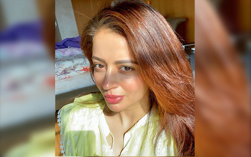 Nehha Pendse Battles The Blues Of Lockdown By Dressing Up And Putting On A Smile