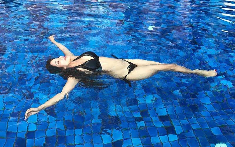 Bigg Boss 10's Monalisa Has ‘Sunshine’ On Her Mind; Enjoys A Swim In A Sexy Black Bikini